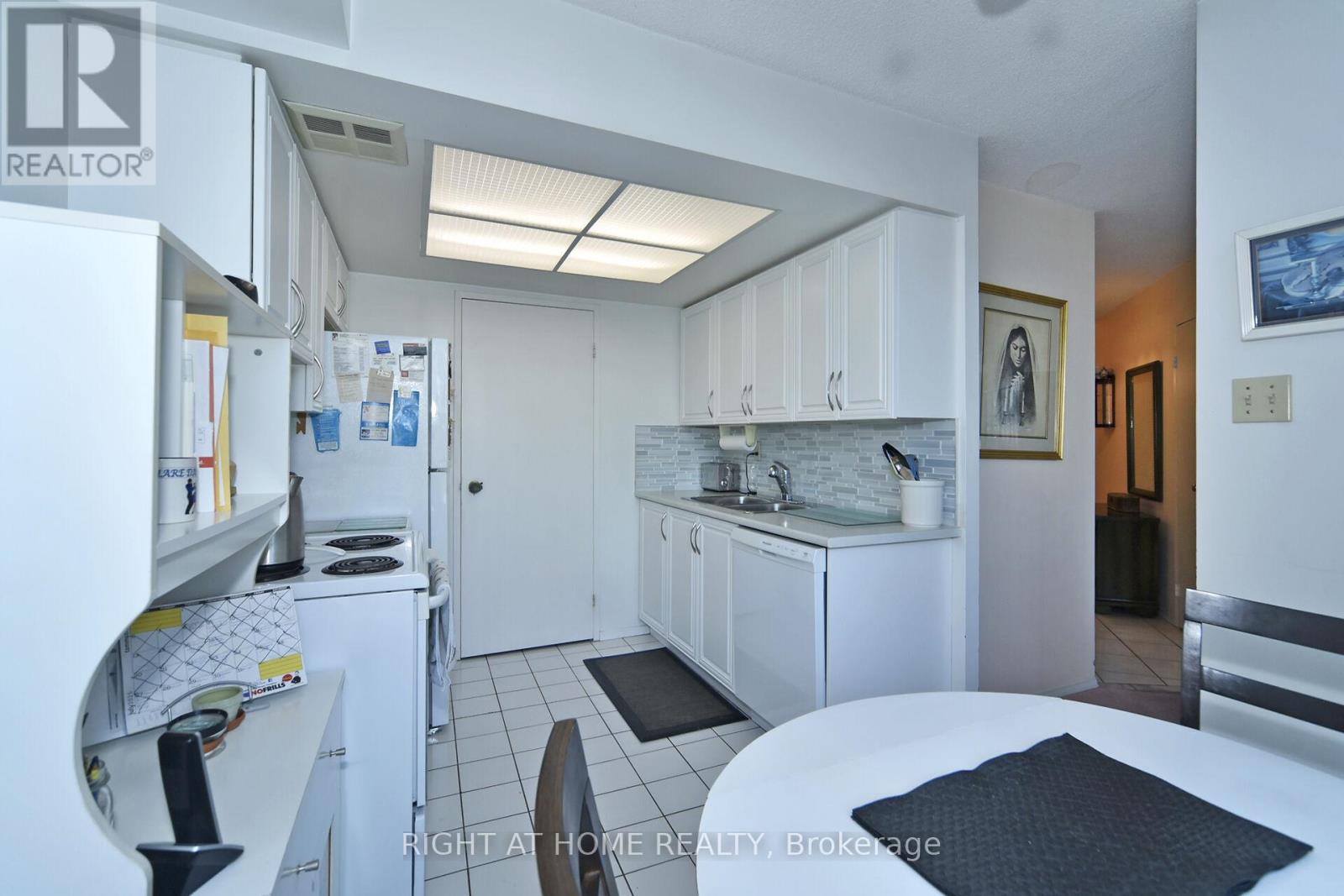 314 - 7440 Bathurst Street, Vaughan, Ontario  L4J 7K8 - Photo 25 - N12314453
