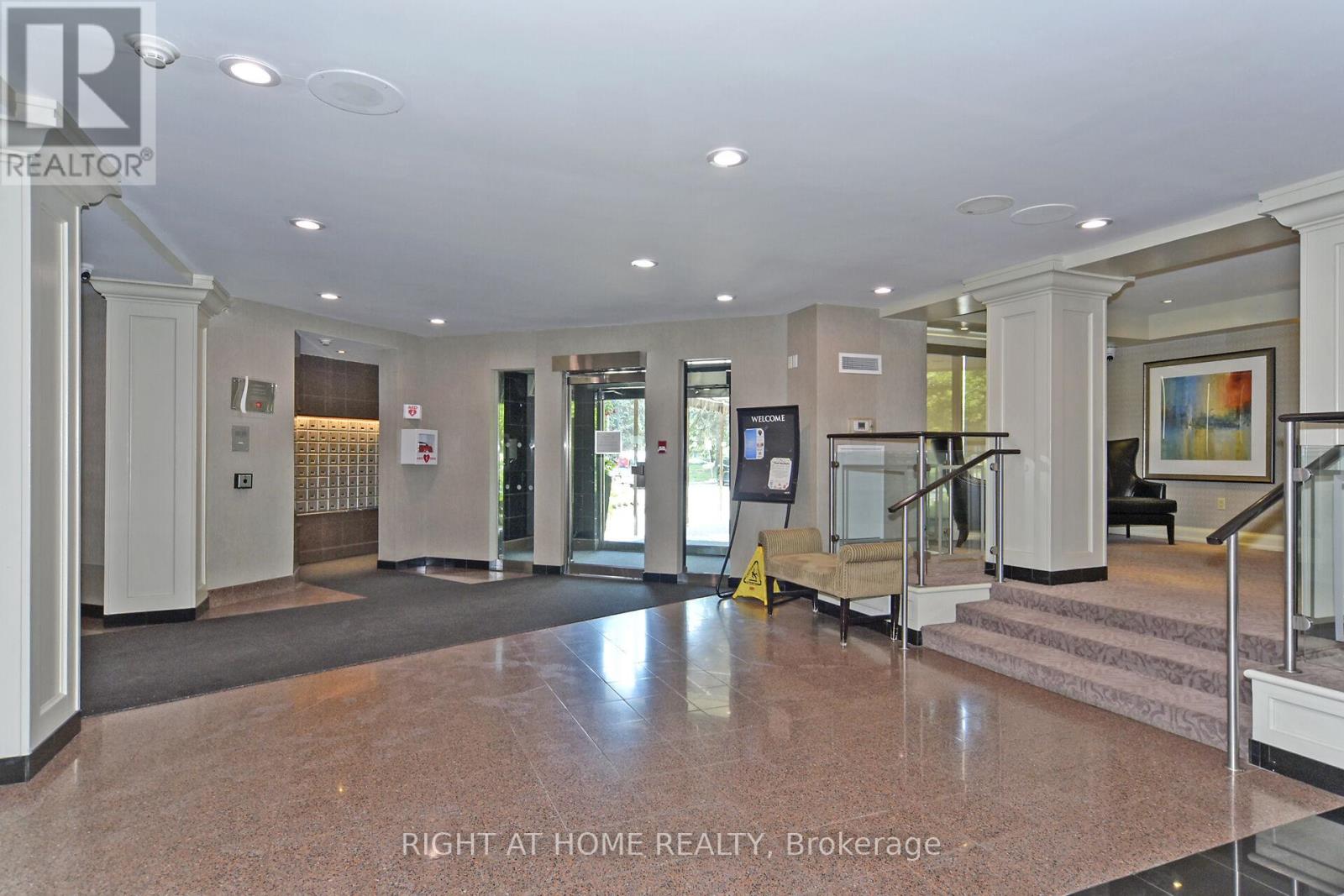 314 - 7440 Bathurst Street, Vaughan, Ontario  L4J 7K8 - Photo 3 - N12314453