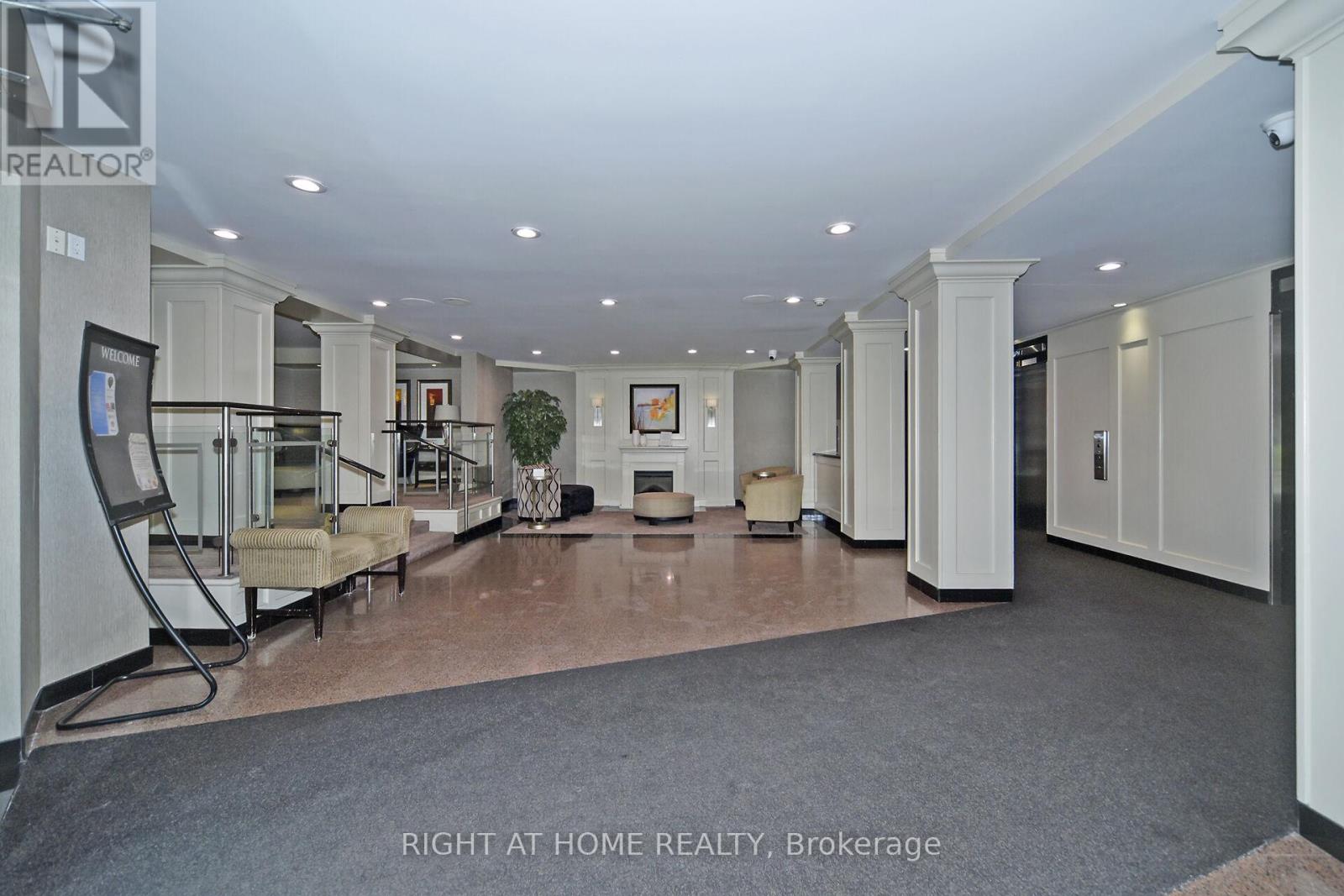 314 - 7440 Bathurst Street, Vaughan, Ontario  L4J 7K8 - Photo 4 - N12314453