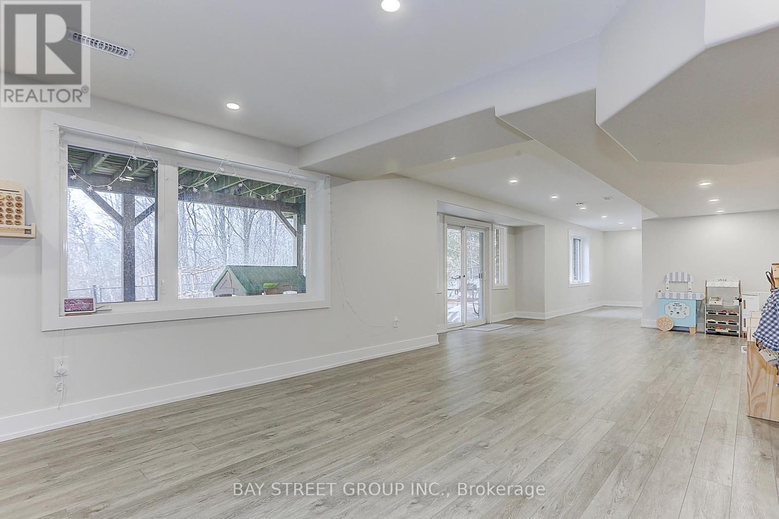 955 Portminster Court, Newmarket, Ontario  L3X 1L8 - Photo 41 - N12314472