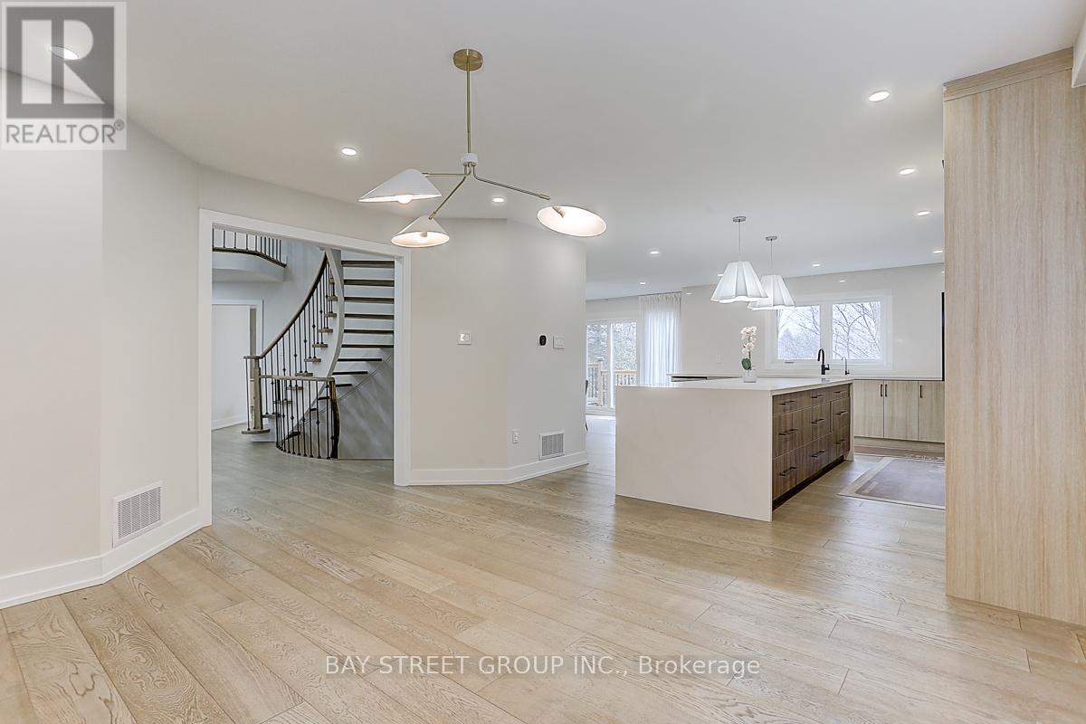 955 Portminster Court, Newmarket, Ontario  L3X 1L8 - Photo 9 - N12314472