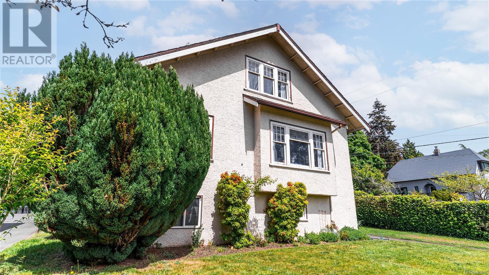 Property at 1296 Richardson St image 2