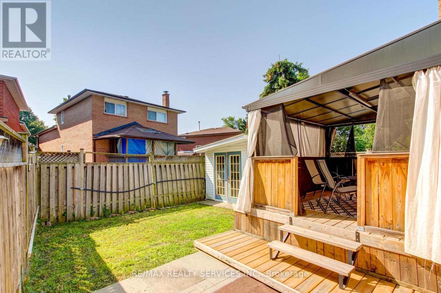 72 Sparklett Crescent, Brampton, Ontario  L6Z 1M8 - Photo 38 - W12314459
