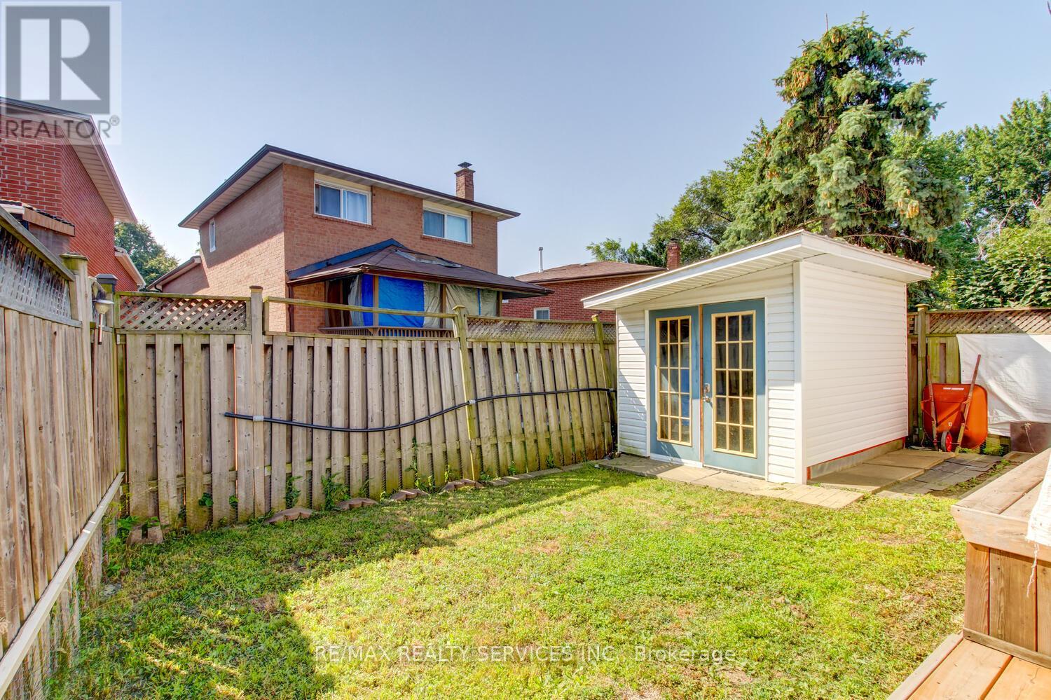 72 Sparklett Crescent, Brampton, Ontario  L6Z 1M8 - Photo 39 - W12314459