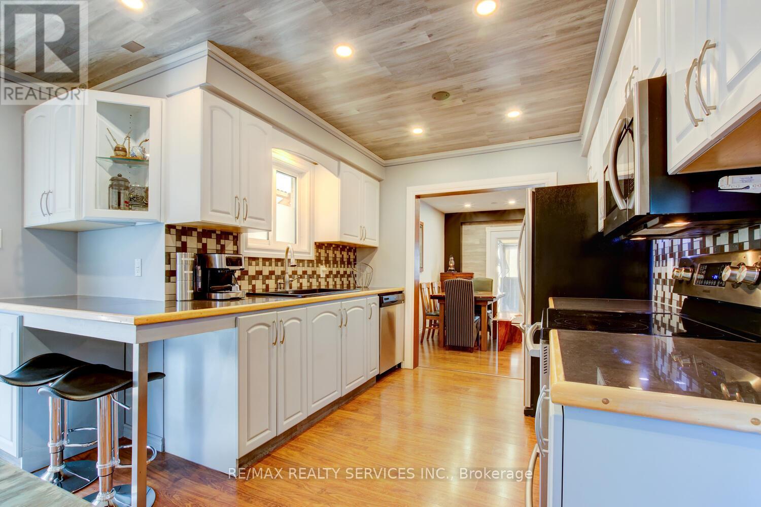 Property at 72 SPARKLETT CRESCENT image 4