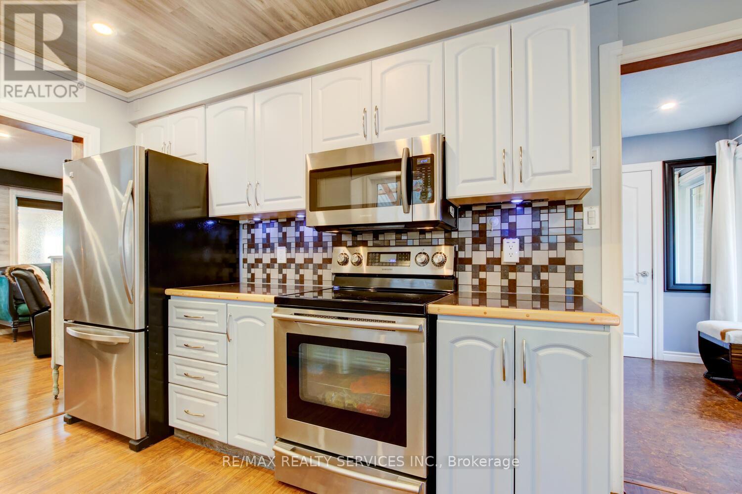 72 Sparklett Crescent, Brampton, Ontario  L6Z 1M8 - Photo 7 - W12314459