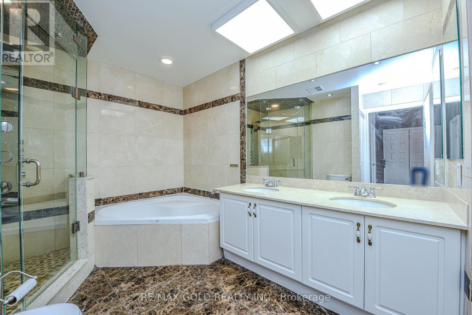 3205 - 35 Kingsbridge Garden Circle, Mississauga, Ontario  L5R 3Z5 - Photo 13 - W12308772