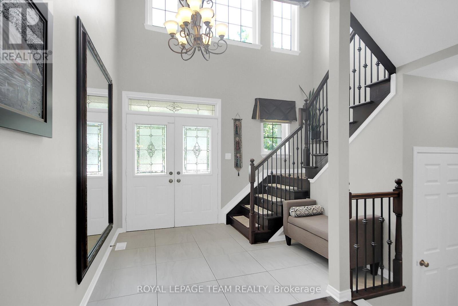 Property at 936 ROSSBURN CRESCENT image 4