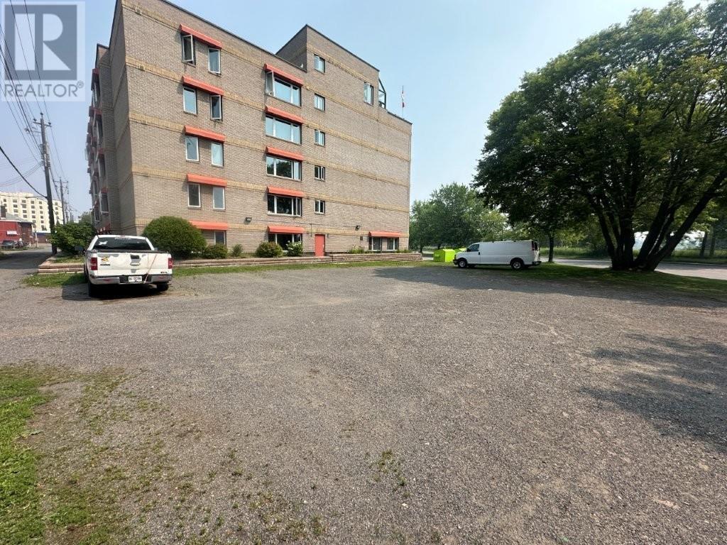 235 Ross Street, Thunder Bay, Ontario  P7E 1B4 - Photo 3 - TB252347