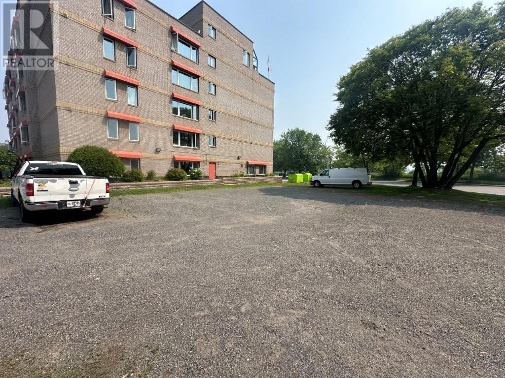 235 Ross Street, Thunder Bay, Ontario  P7E 1B4 - Photo 4 - TB252347