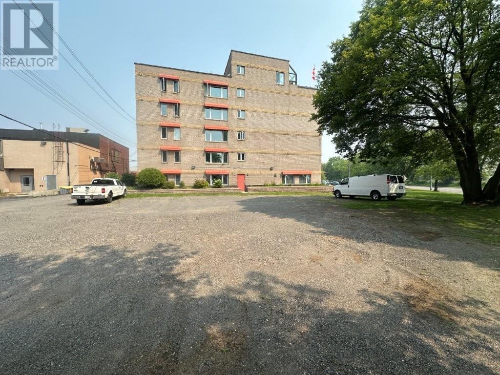 235 Ross Street, Thunder Bay, Ontario  P7E 1B4 - Photo 6 - TB252347