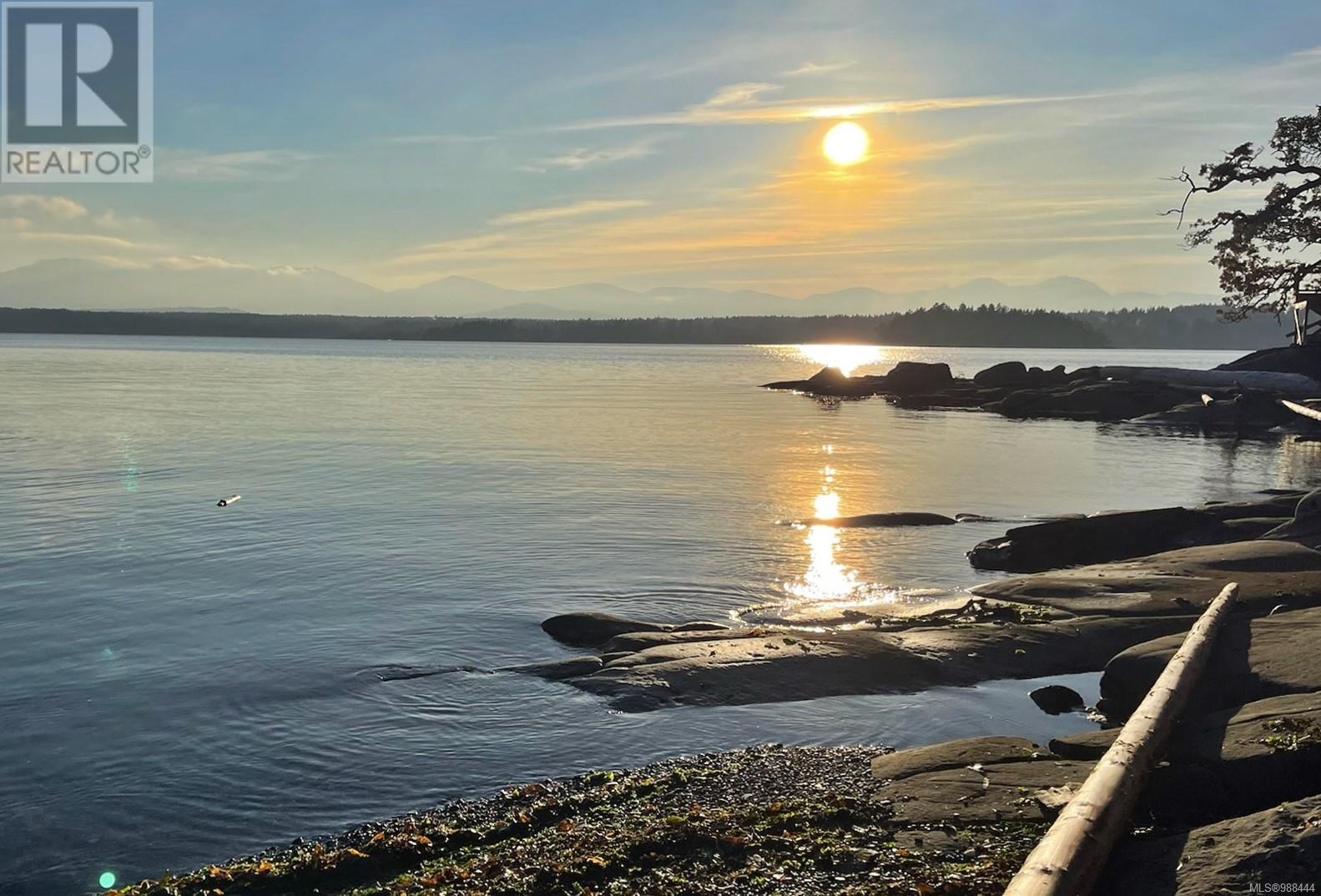 919 Salal Dr, Mudge Island, British Columbia  A1A 1A1 - Photo 42 - 988444