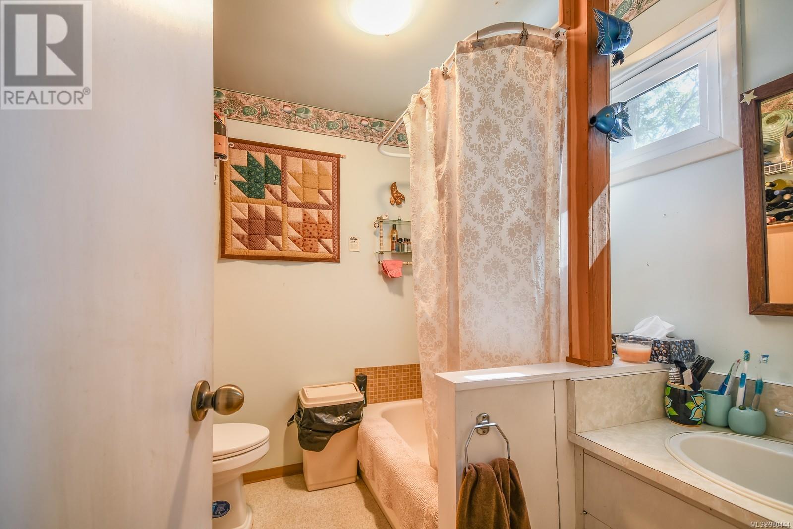 919 Salal Dr, Mudge Island, British Columbia  A1A 1A1 - Photo 27 - 988444
