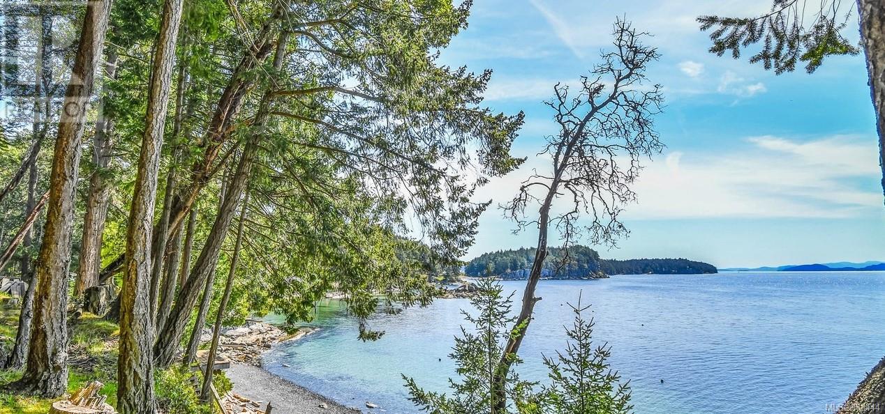 919 Salal Dr, Mudge Island, British Columbia  A1A 1A1 - Photo 14 - 988444