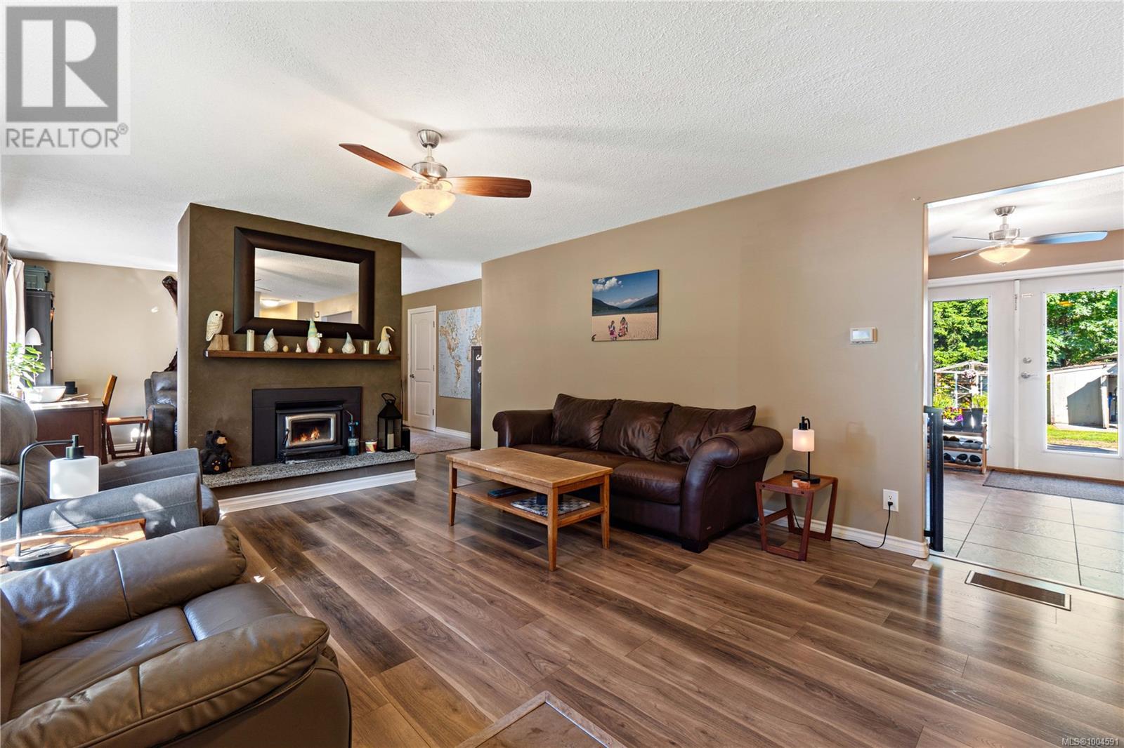 Property at 5733 Amsterdam Cres image 4