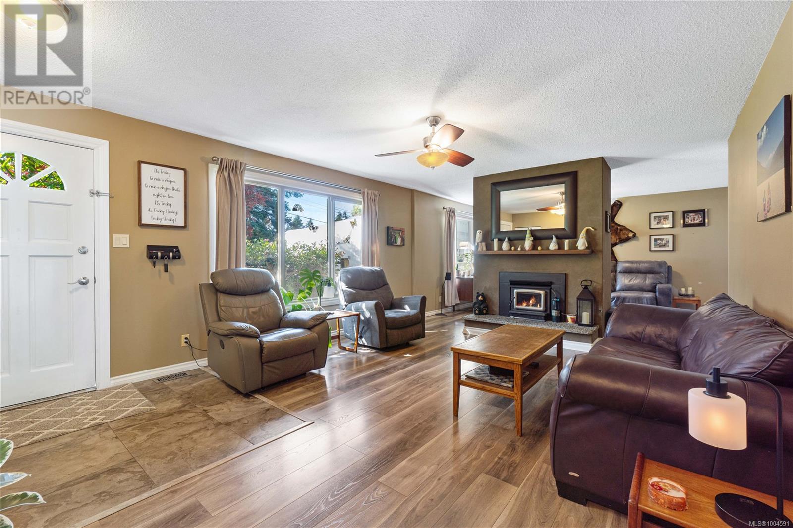 Property at 5733 Amsterdam Cres image 3
