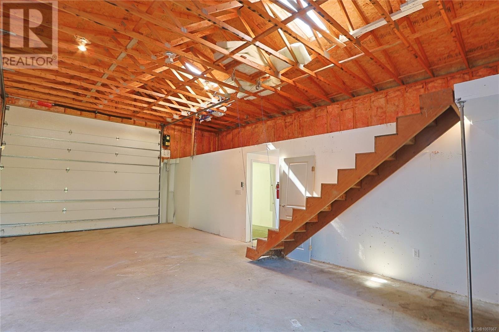Property at 2958 Pickford Rd image 2
