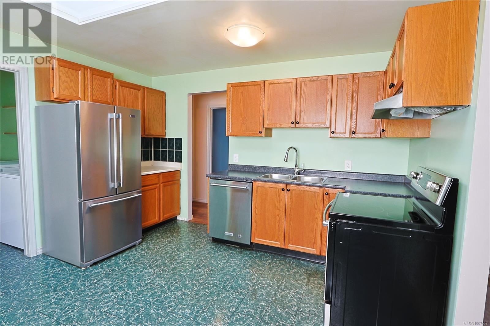 Property at 2958 Pickford Rd image 4