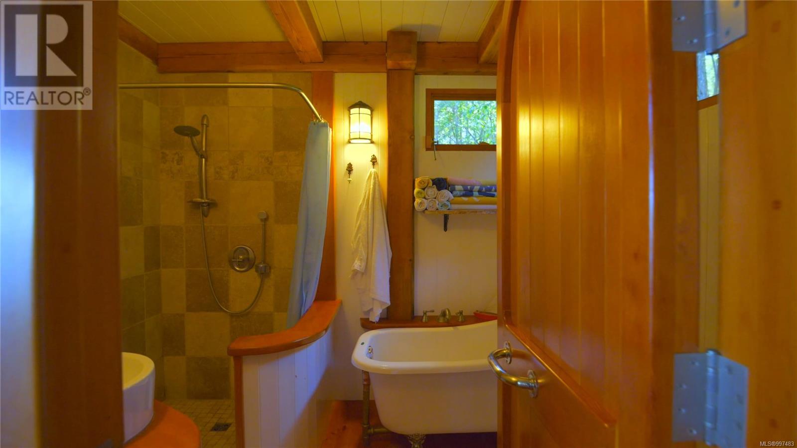 Property at 550 Cardale Rd image 4