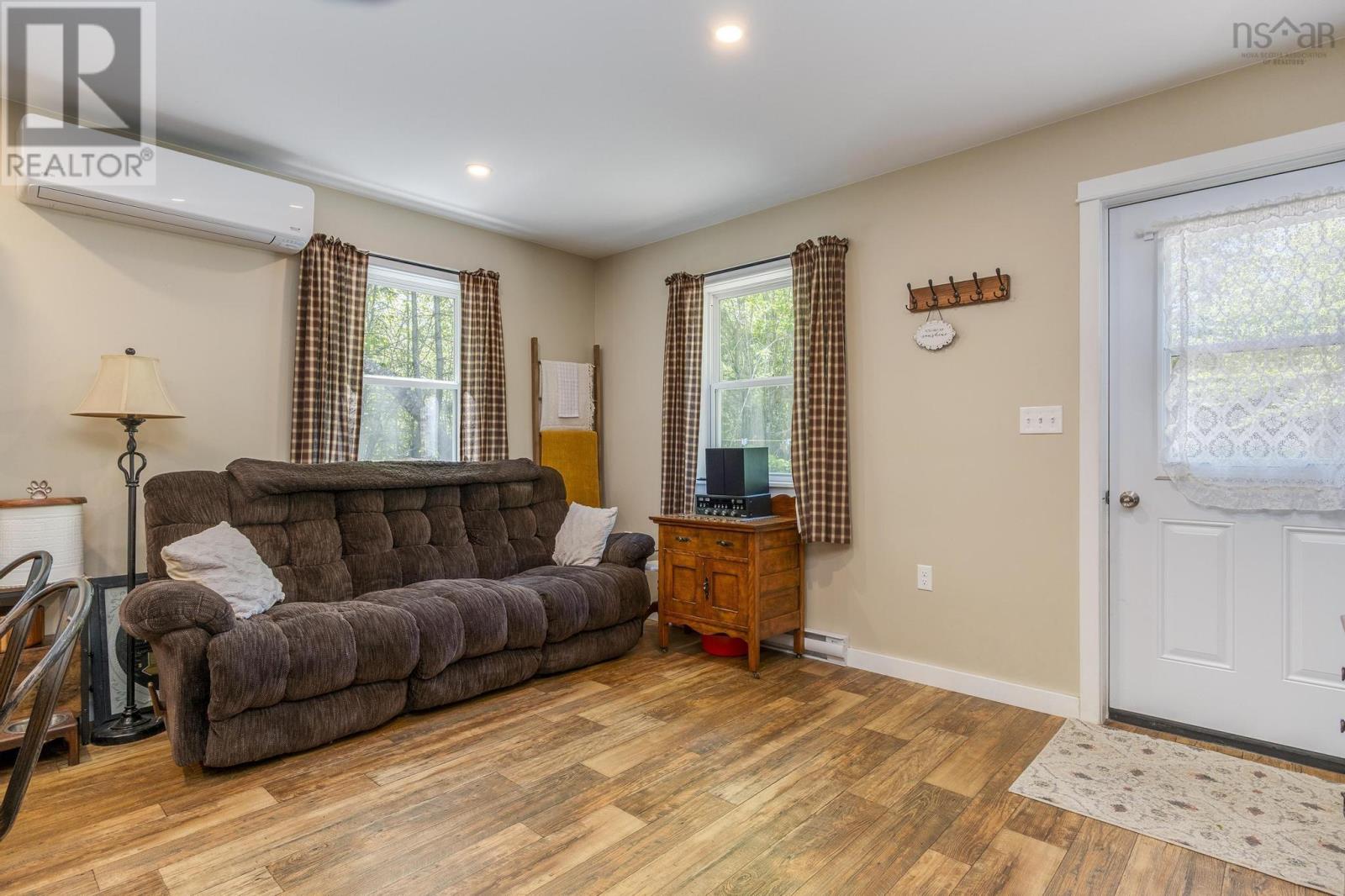 38 Joseph Street, Labelle, Nova Scotia  B0T 1E0 - Photo 5 - 202512869