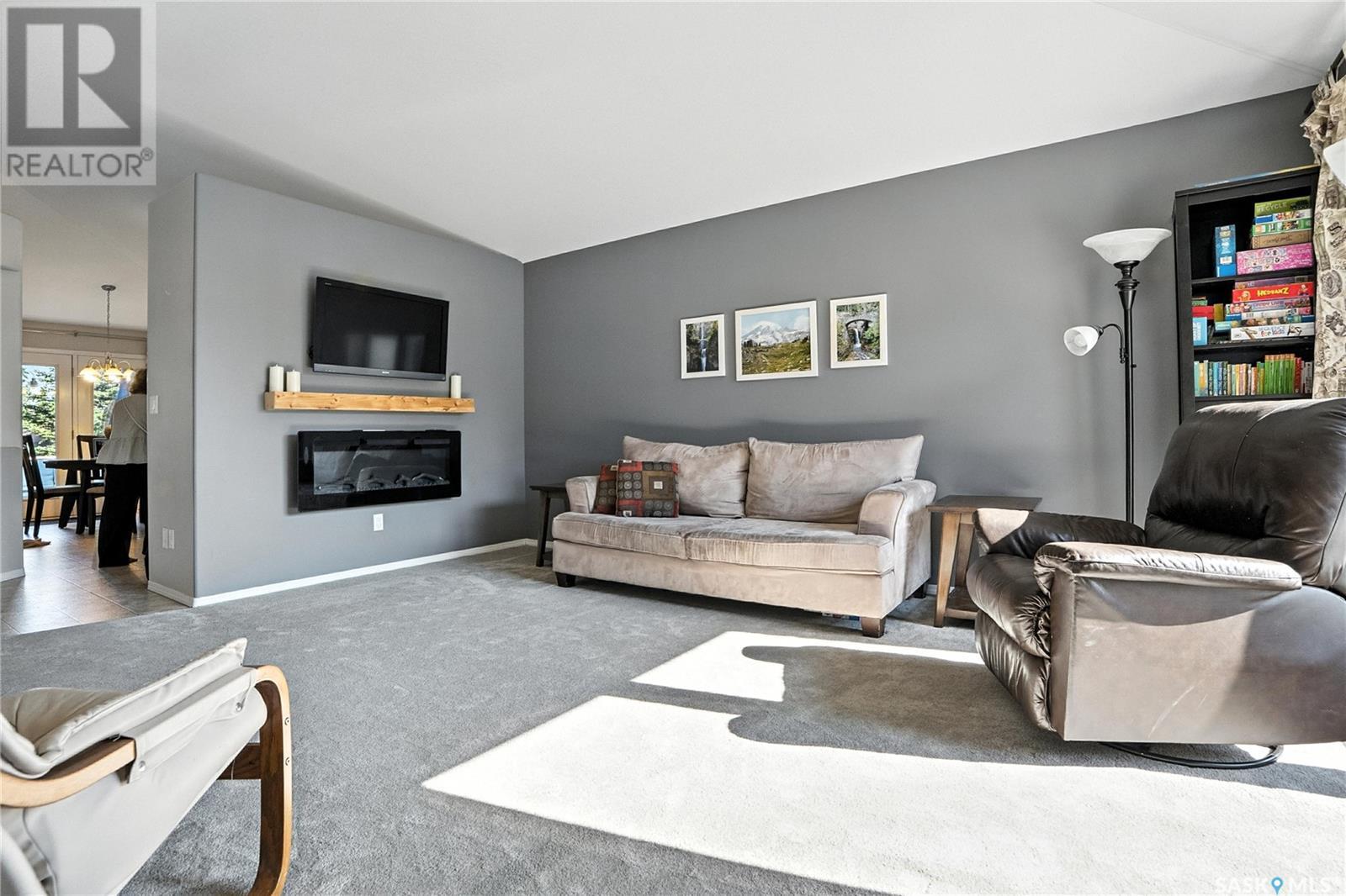 Property at 103 Dulmage CRESCENT image 3