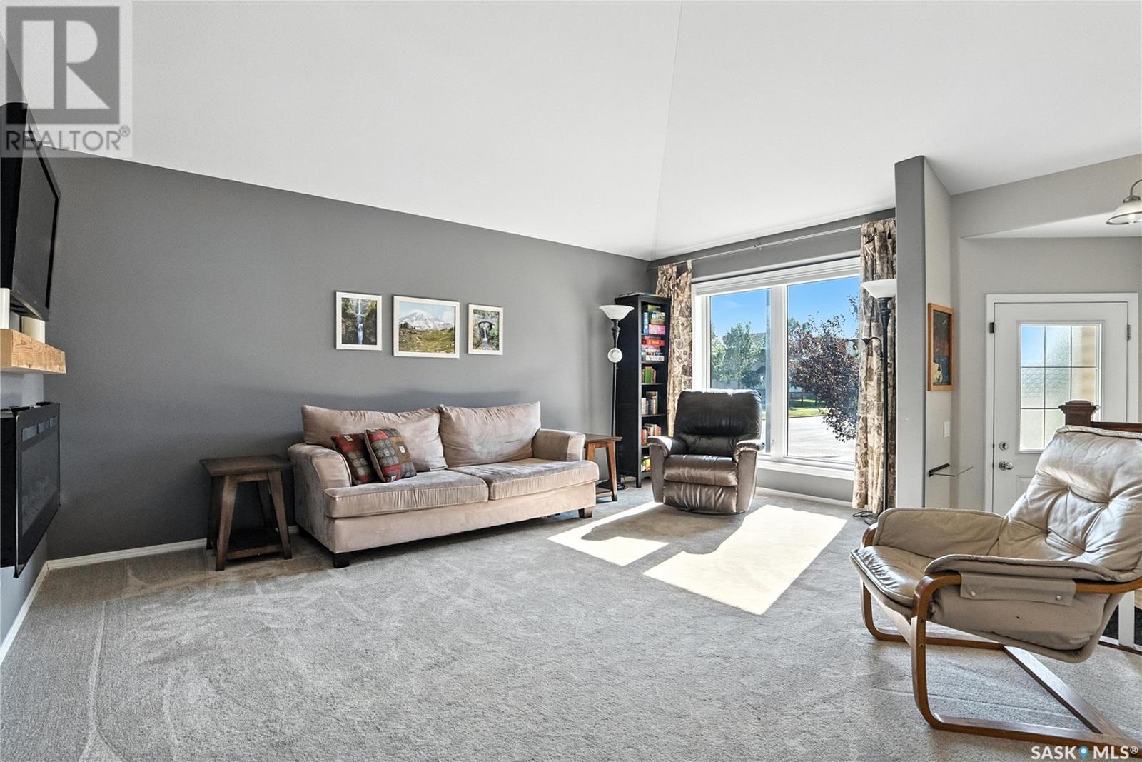 Property at 103 Dulmage CRESCENT image 4