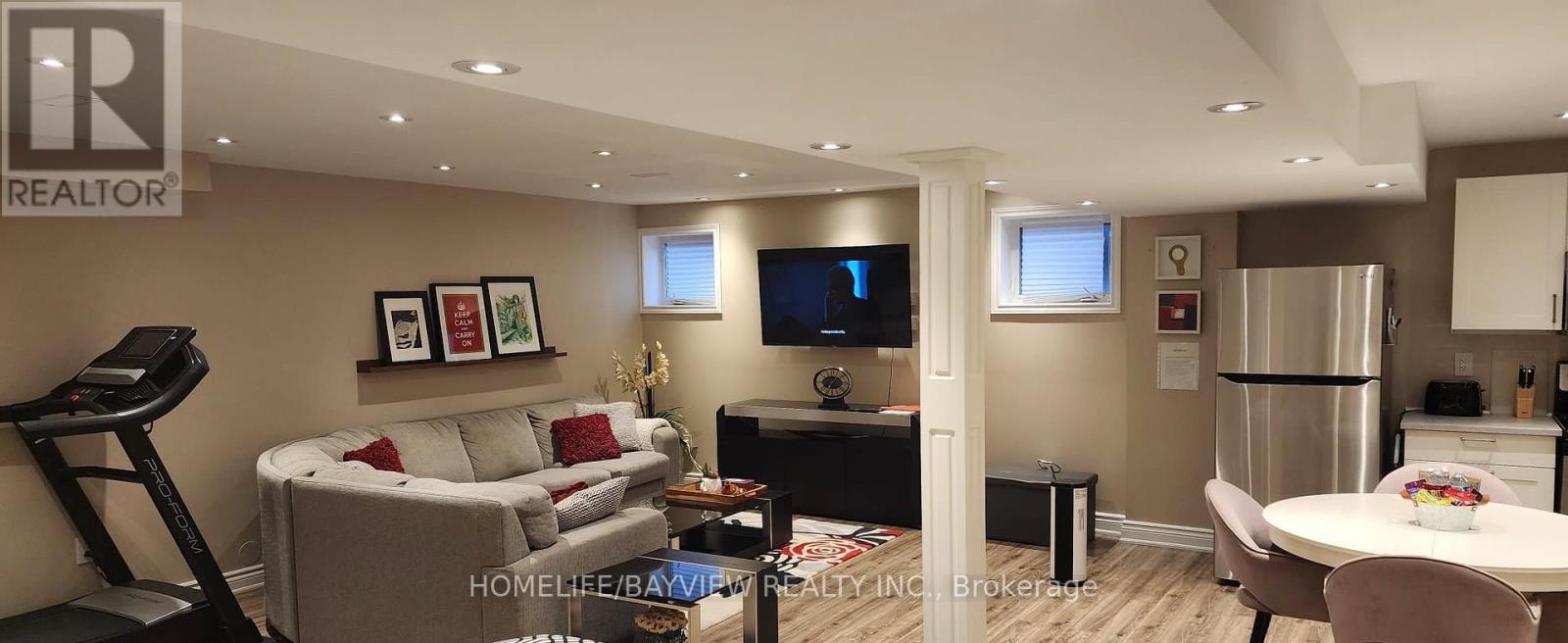 175 Art West Avenue, Newmarket (Woodland Hill), Ontario  L3X 0C2 - Photo 10 - N12314510