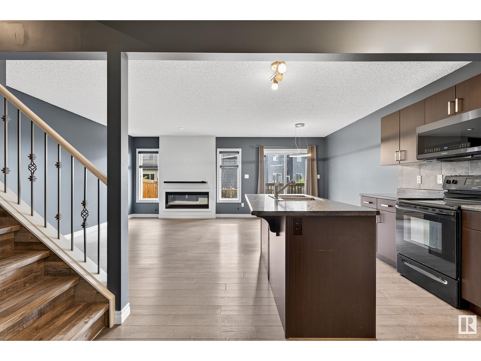 Property at 12 PETER ST image 4