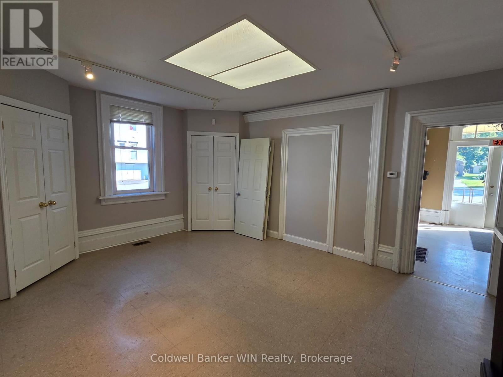 135 Fergus Street S, Wellington North (Mount Forest), Ontario  N0G 2L2 - Photo 11 - X12314695