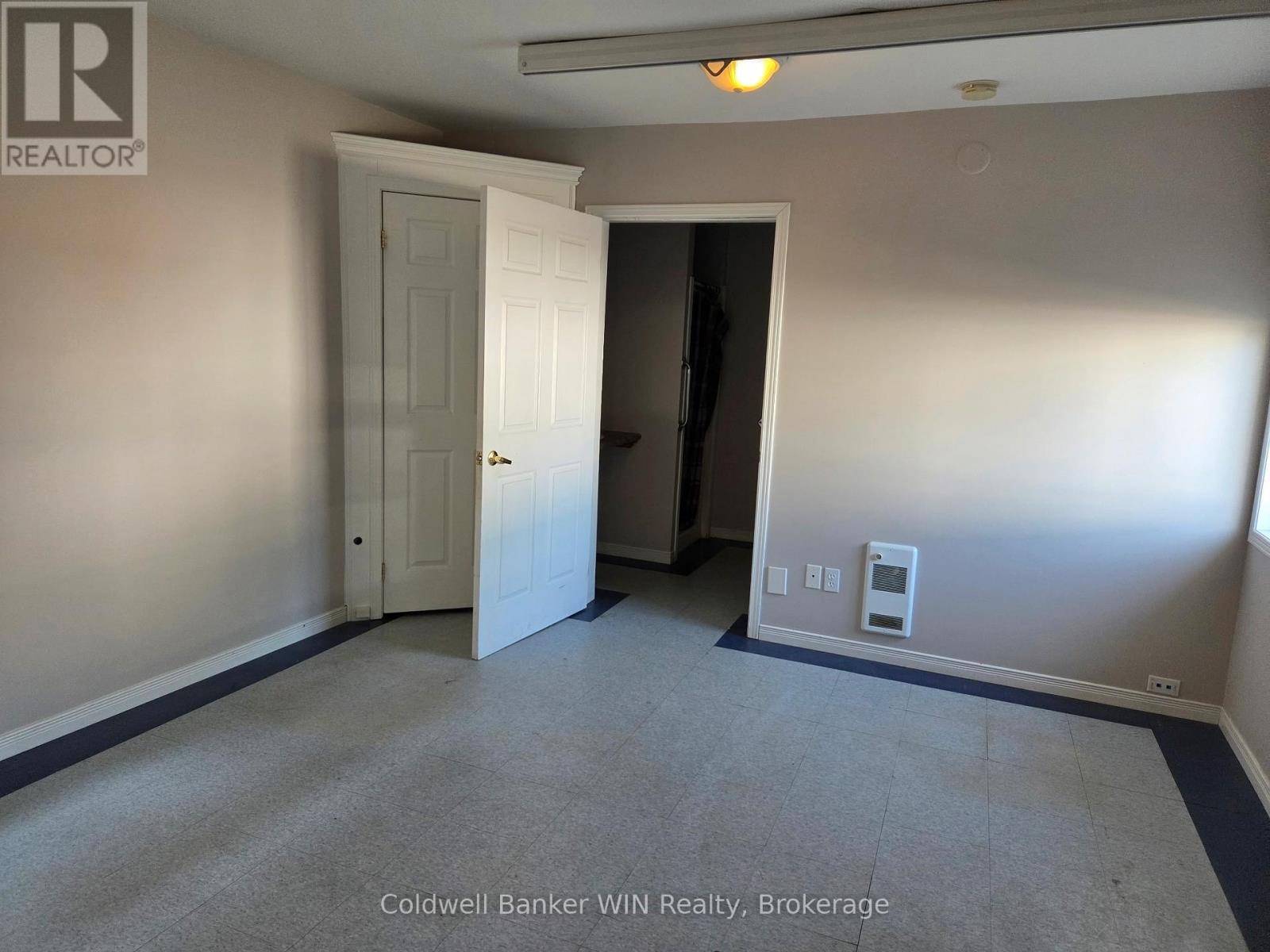 135 Fergus Street S, Wellington North (Mount Forest), Ontario  N0G 2L2 - Photo 15 - X12314695