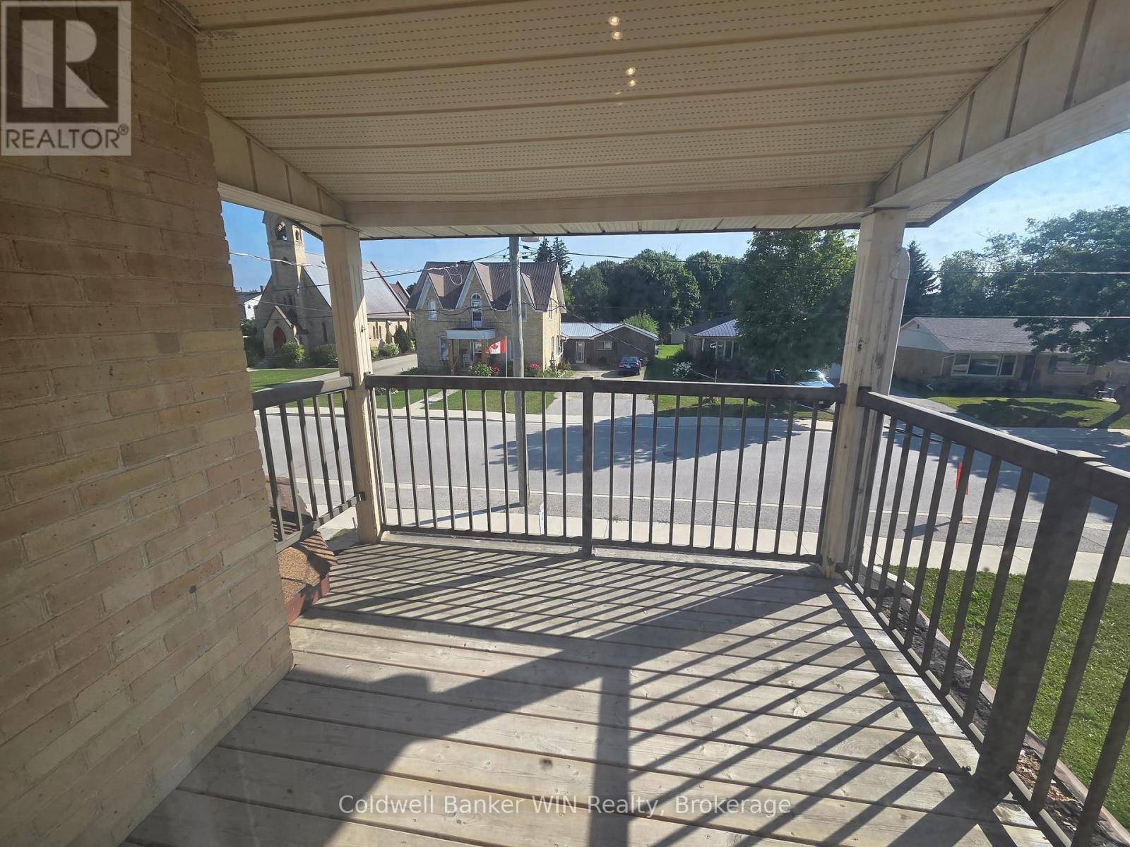 135 Fergus Street S, Wellington North (Mount Forest), Ontario  N0G 2L2 - Photo 3 - X12314695