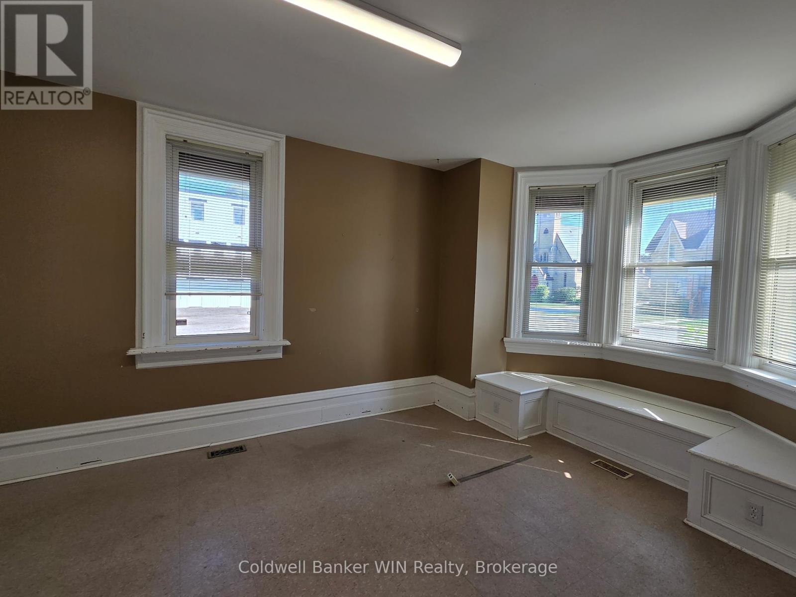 135 Fergus Street S, Wellington North (Mount Forest), Ontario  N0G 2L2 - Photo 8 - X12314695