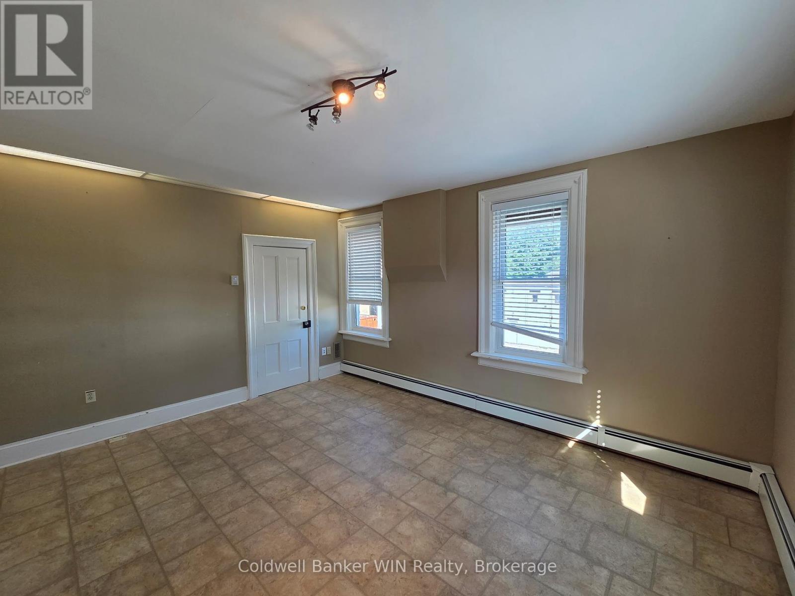 135 Fergus Street S, Wellington North, Ontario  N0G 2L2 - Photo 19 - X12314730