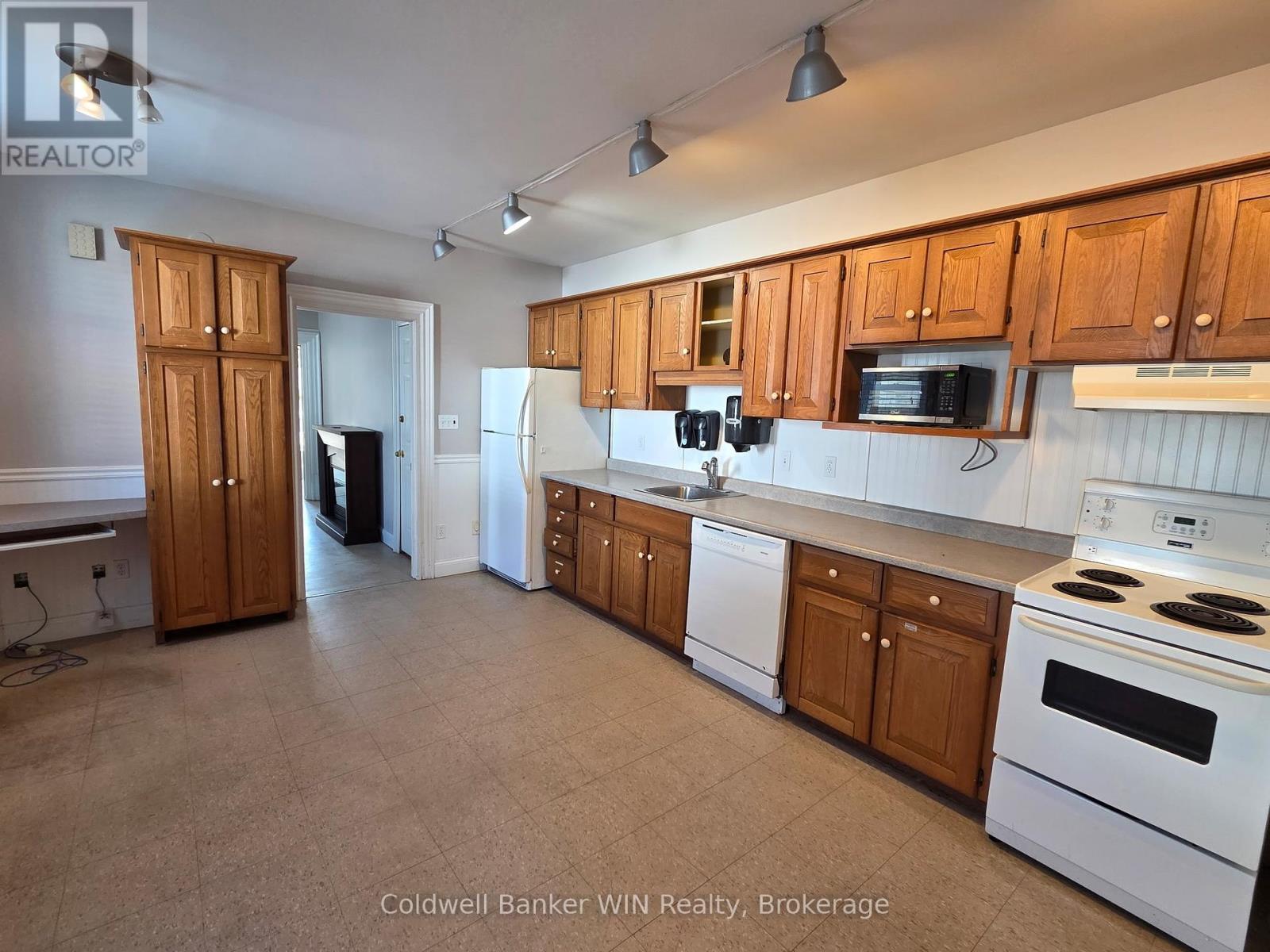 135 Fergus Street S, Wellington North, Ontario  N0G 2L2 - Photo 6 - X12314730