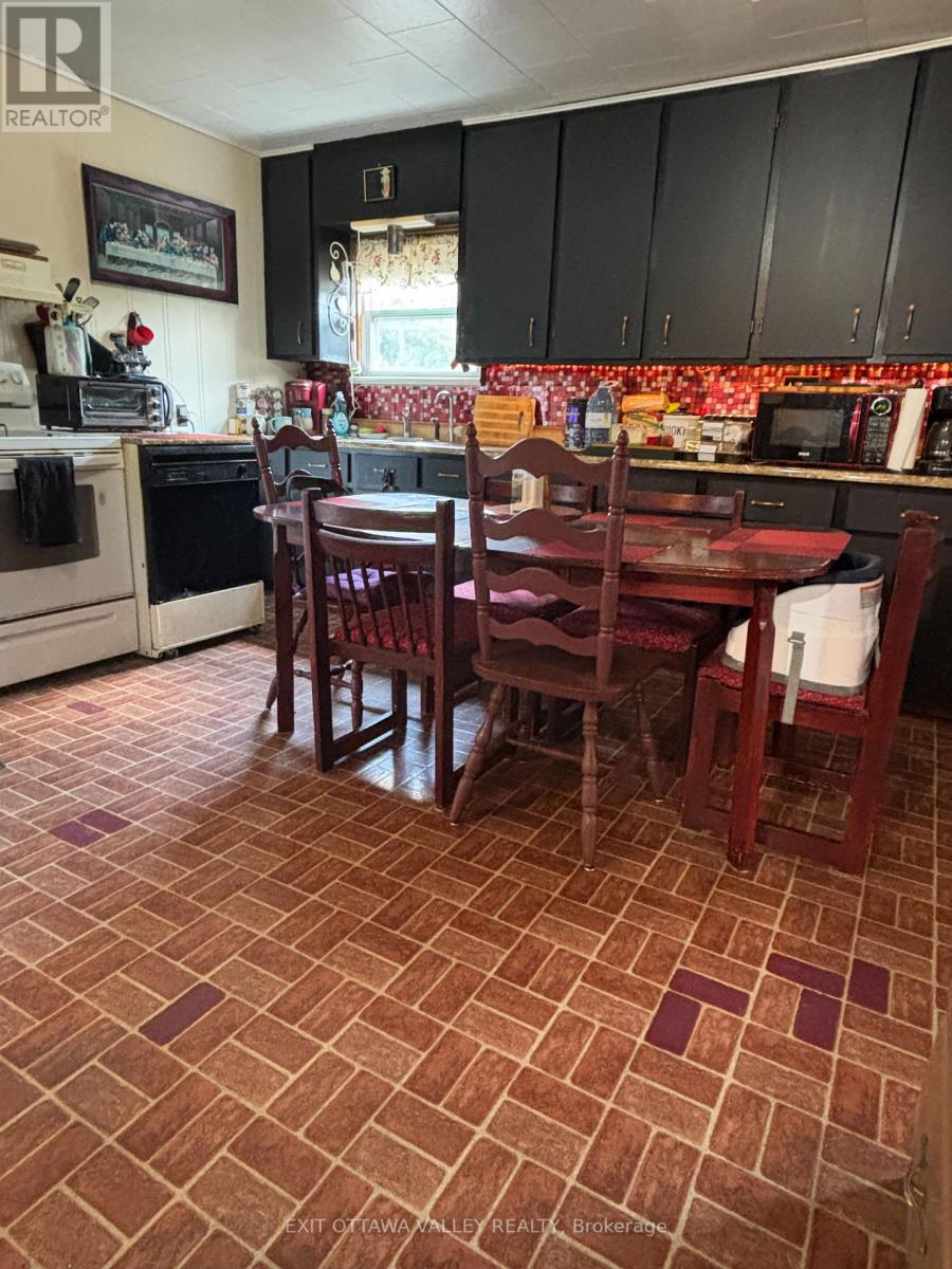 15 Philip Street, Madawaska Valley, Ontario  K0J 1B0 - Photo 33 - X12314614