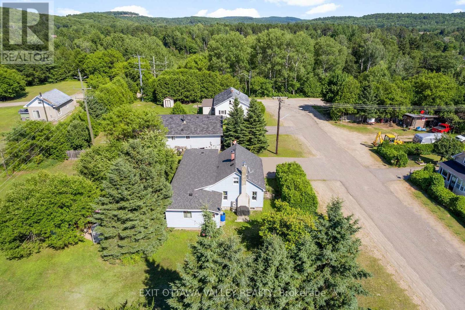 15 Philip Street, Madawaska Valley, Ontario  K0J 1B0 - Photo 6 - X12314614