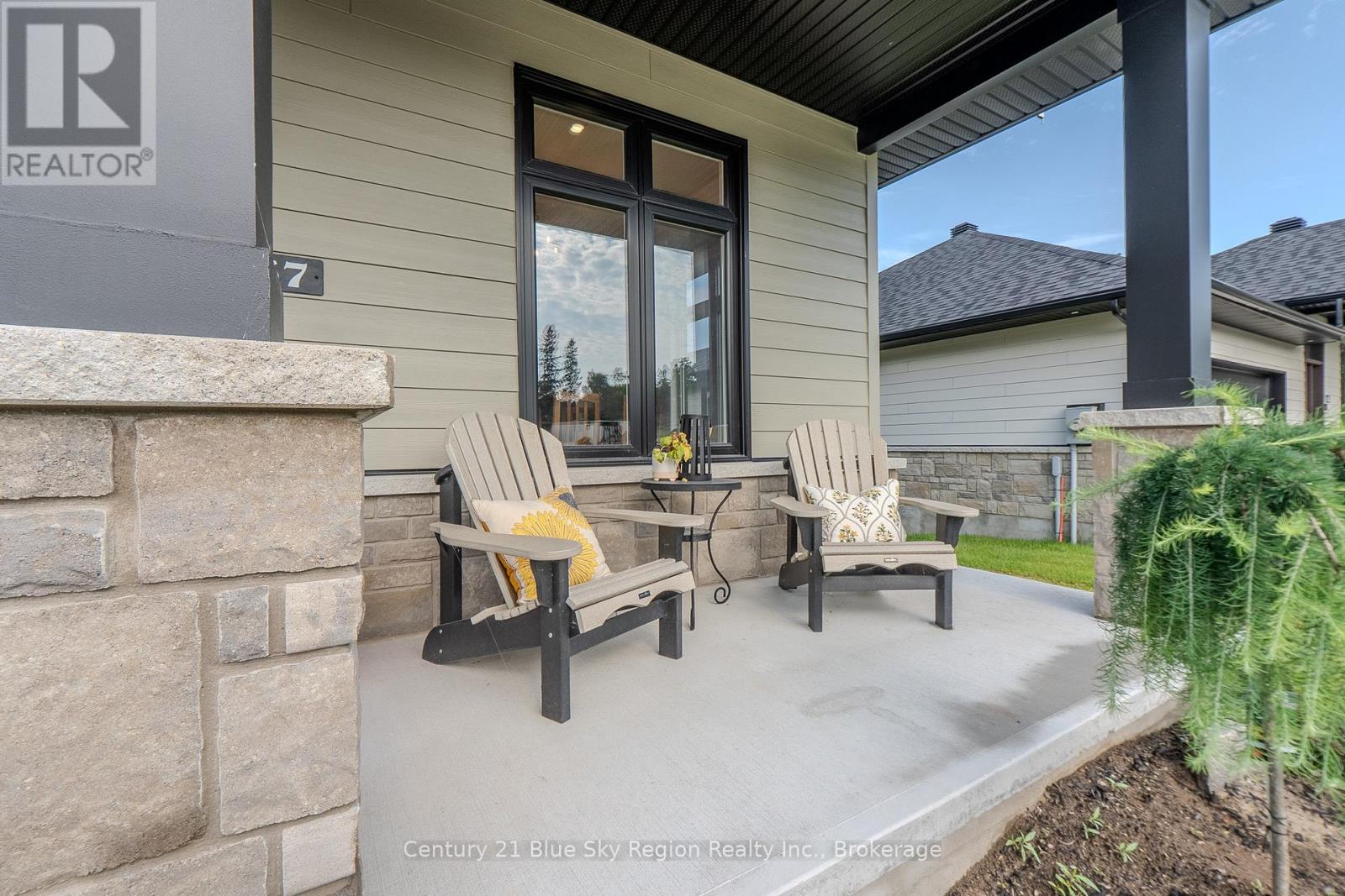 Property at 37 SILVER MAPLE LANE image 4