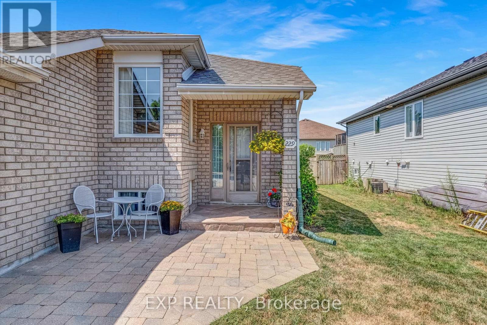 229 Carroll Crescent, Cobourg, Ontario  K9A 5P8 - Photo 2 - X12314517