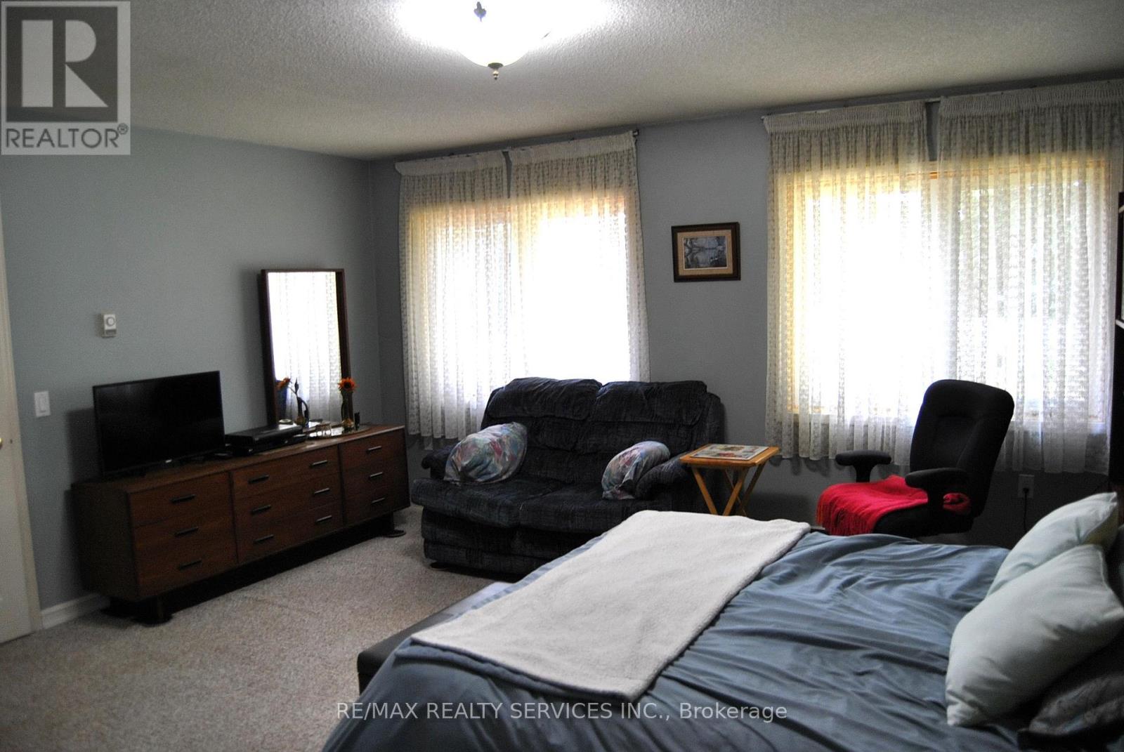 1102 Lakeshore Drive S, Bracebridge (Oakley), Ontario  P1L 1X3 - Photo 13 - X12314539