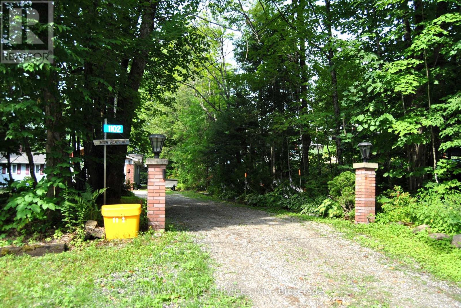 1102 Lakeshore Drive S, Bracebridge (Oakley), Ontario  P1L 1X3 - Photo 2 - X12314539