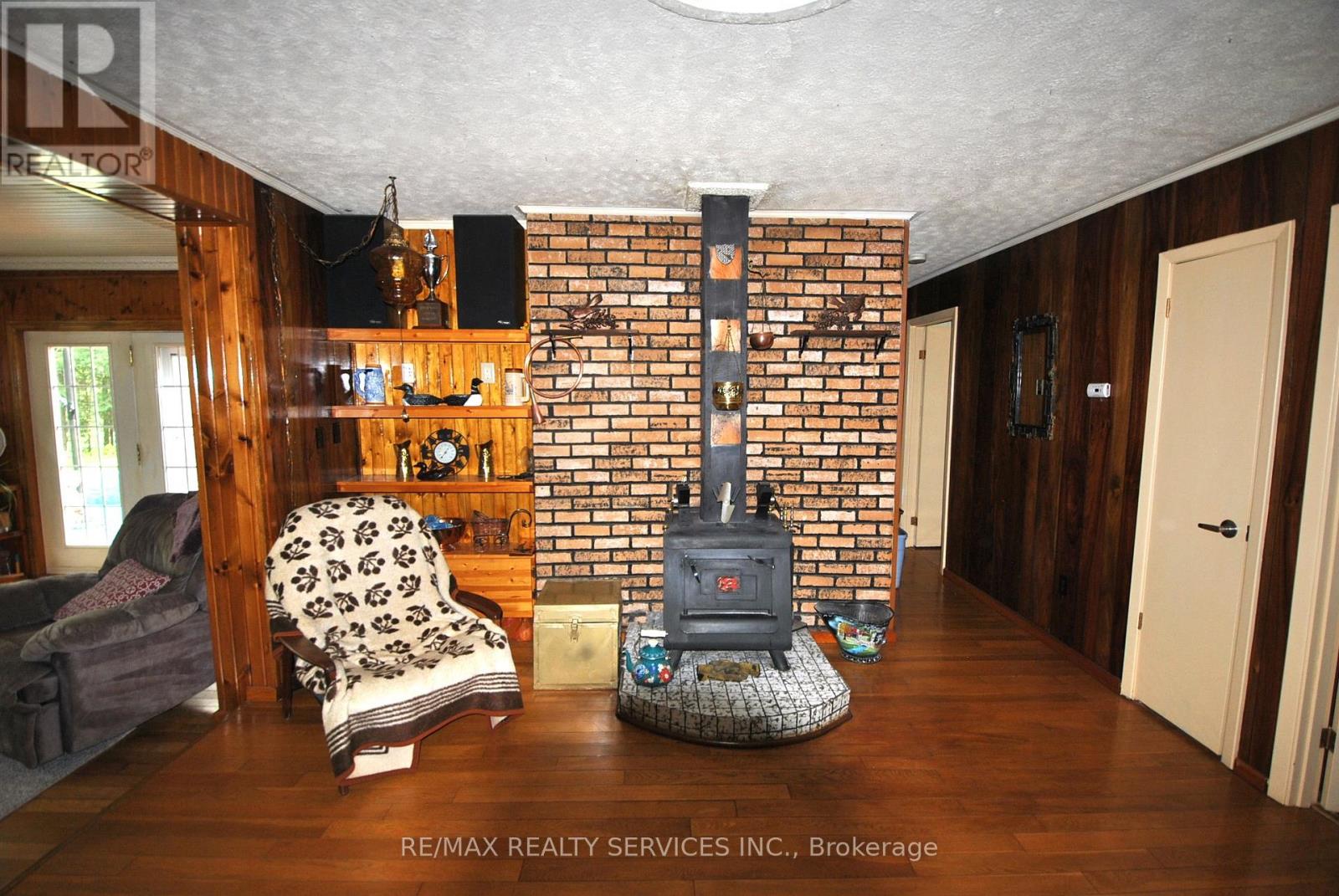 1102 Lakeshore Drive S, Bracebridge (Oakley), Ontario  P1L 1X3 - Photo 9 - X12314539