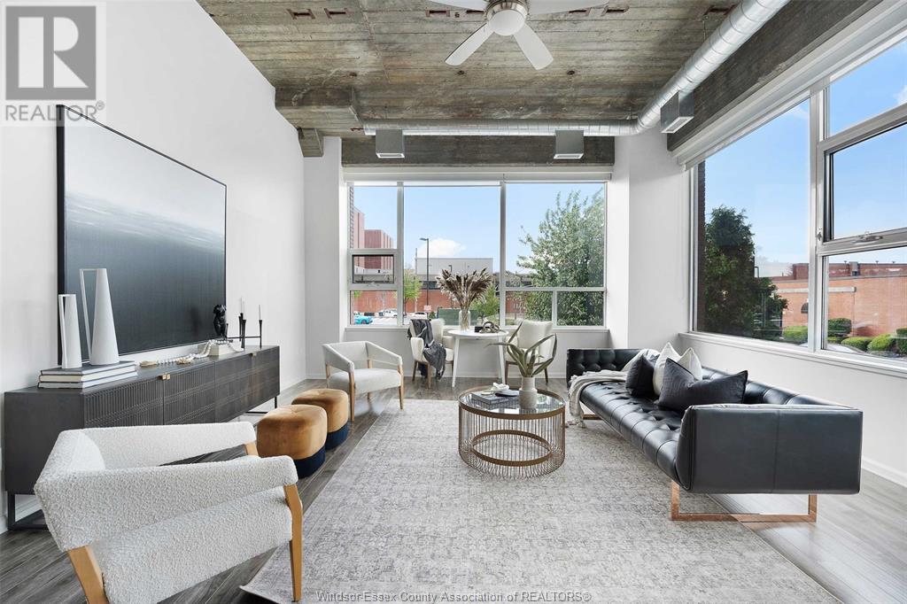 Property at 2175 WYANDOTTE STREET East Unit# 102 image 5