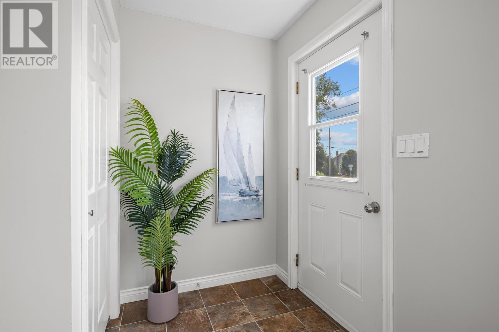 Property at 139 Kenwood Circle image 3