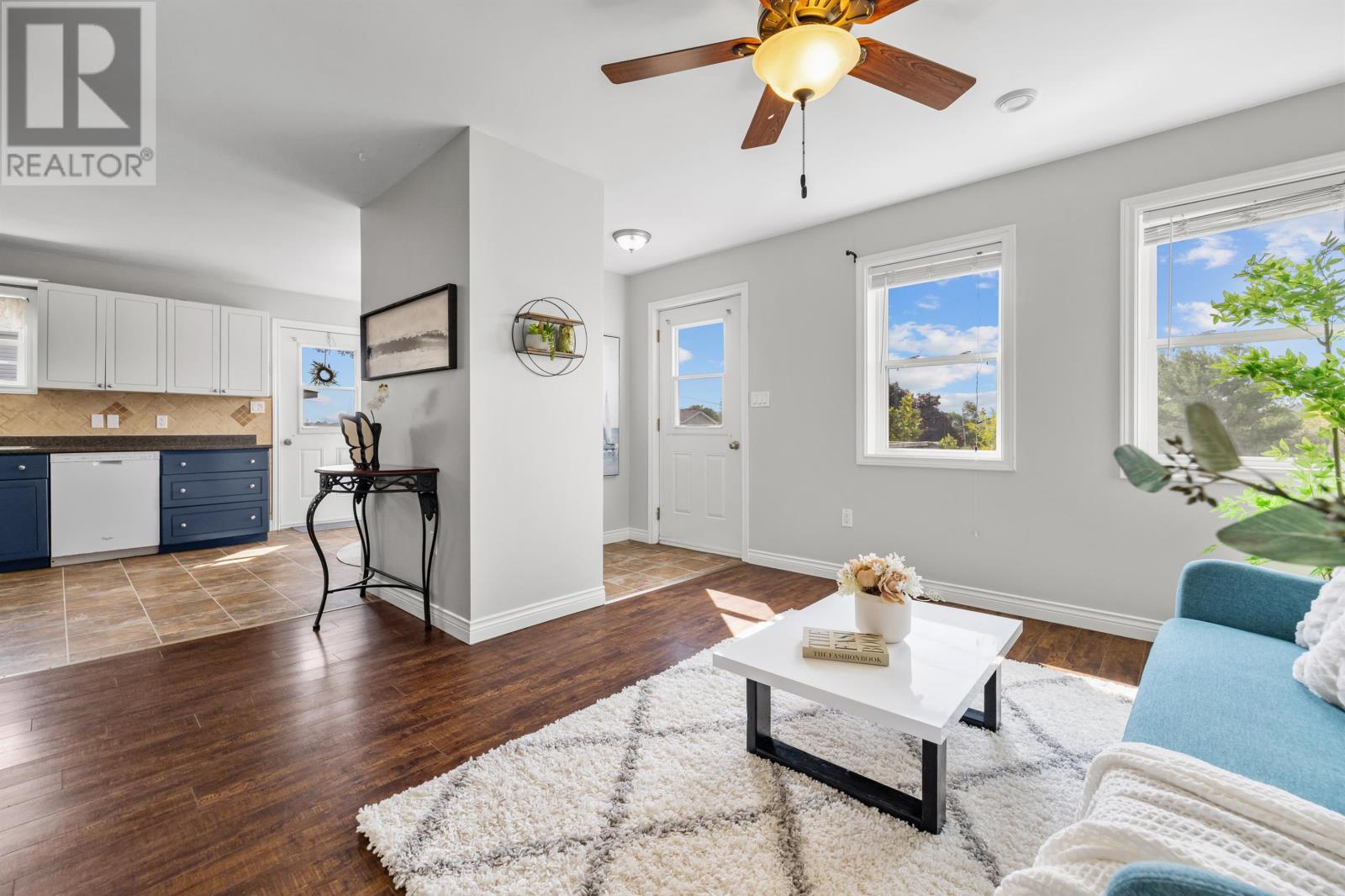 Property at 139 Kenwood Circle image 4