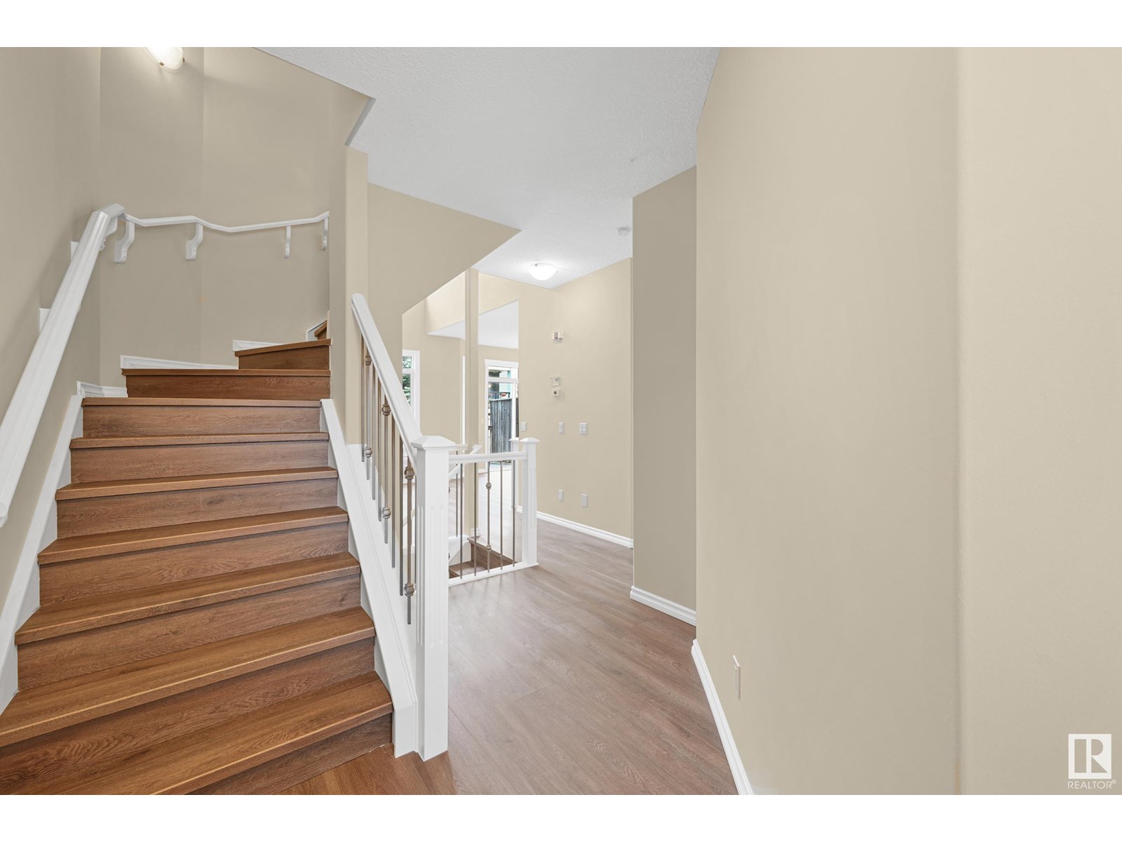 11544 11 Av Sw, Edmonton, Alberta  T6W 1W8 - Photo 2 - E4450281