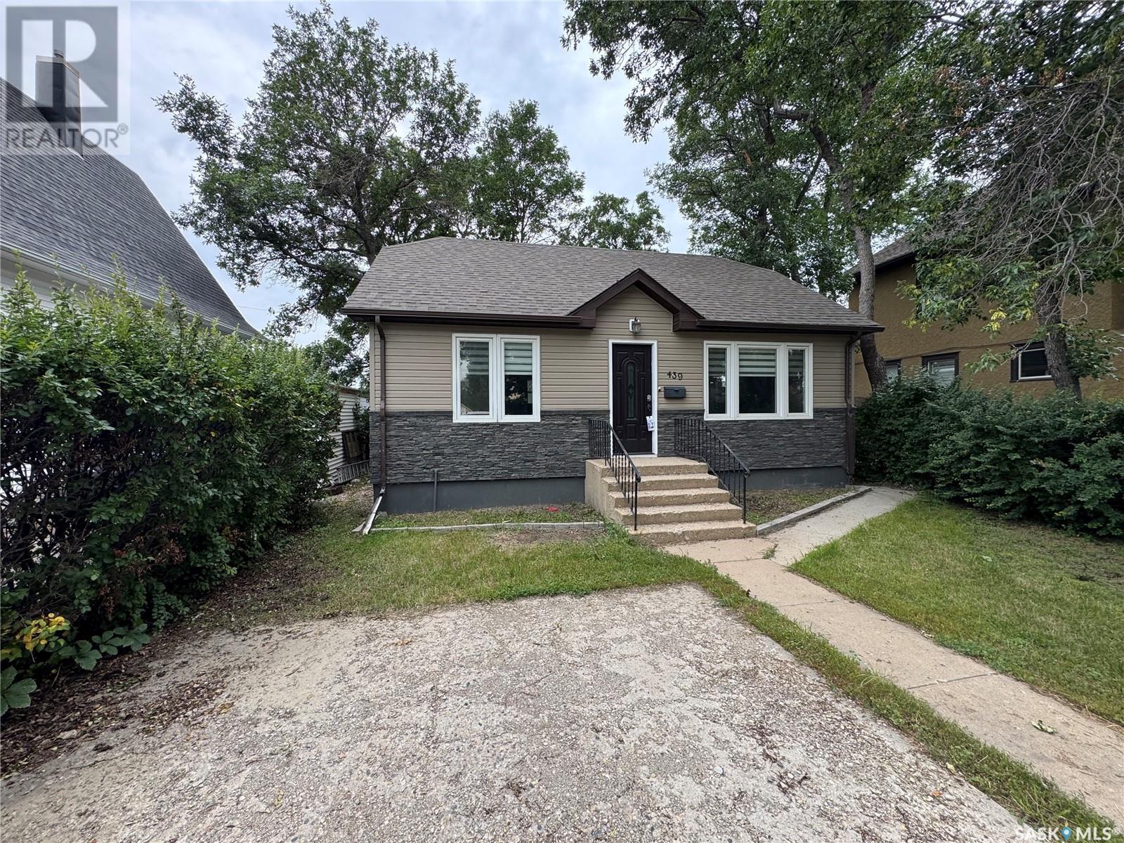 439 Qu'appelle STREET, weyburn, Saskatchewan