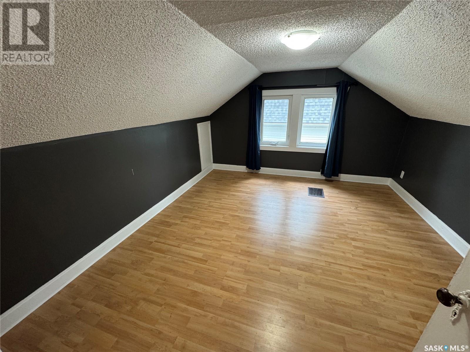 439 Qu'appelle Street, Weyburn, Saskatchewan  S4H 0R3 - Photo 12 - SK014155