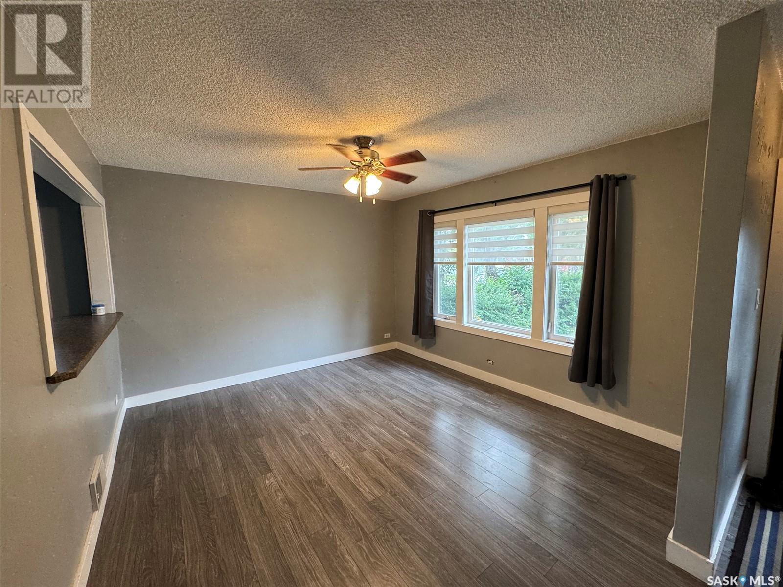 439 Qu'appelle Street, Weyburn, Saskatchewan  S4H 0R3 - Photo 2 - SK014155