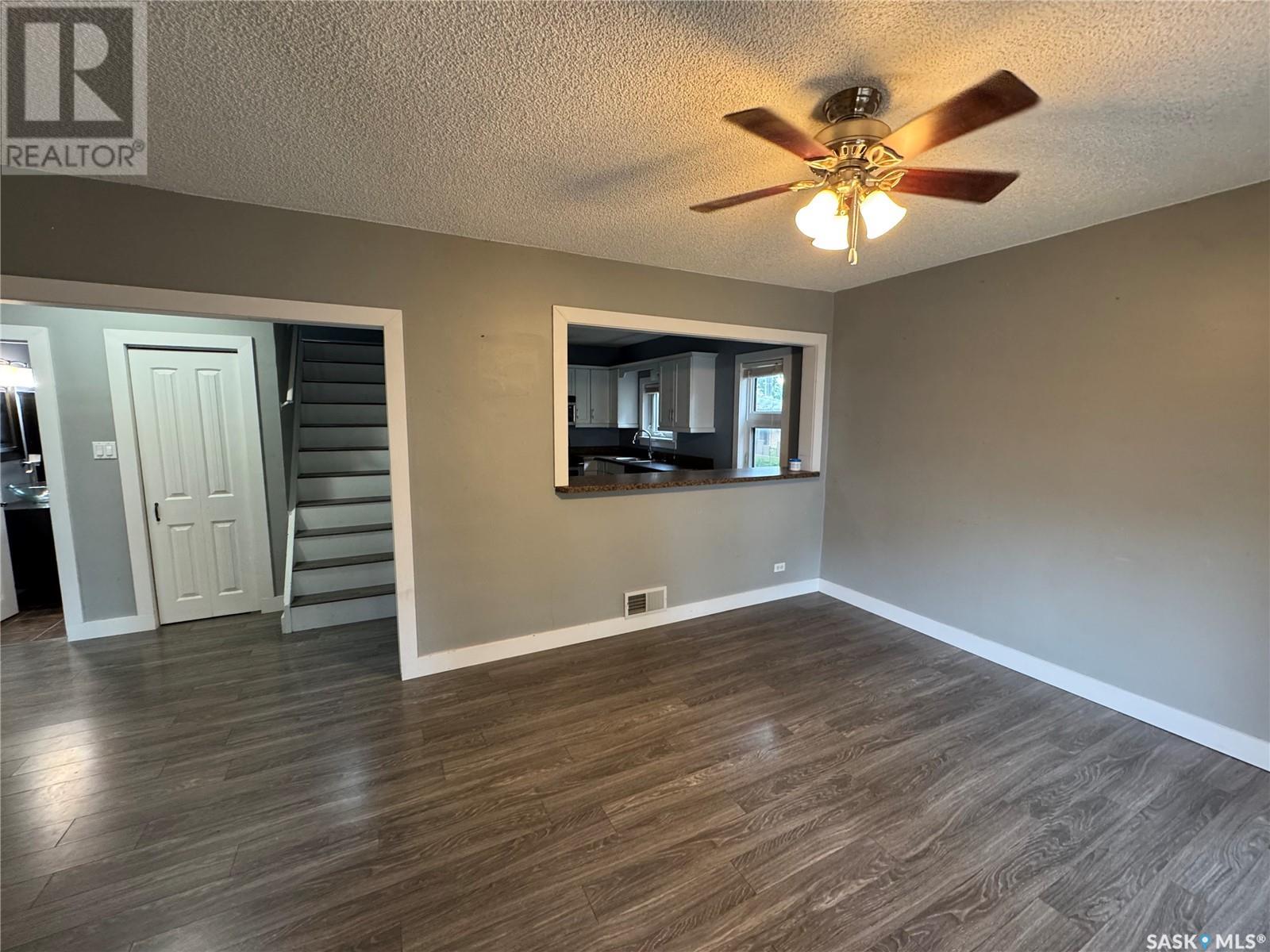 439 Qu'appelle Street, Weyburn, Saskatchewan  S4H 0R3 - Photo 3 - SK014155