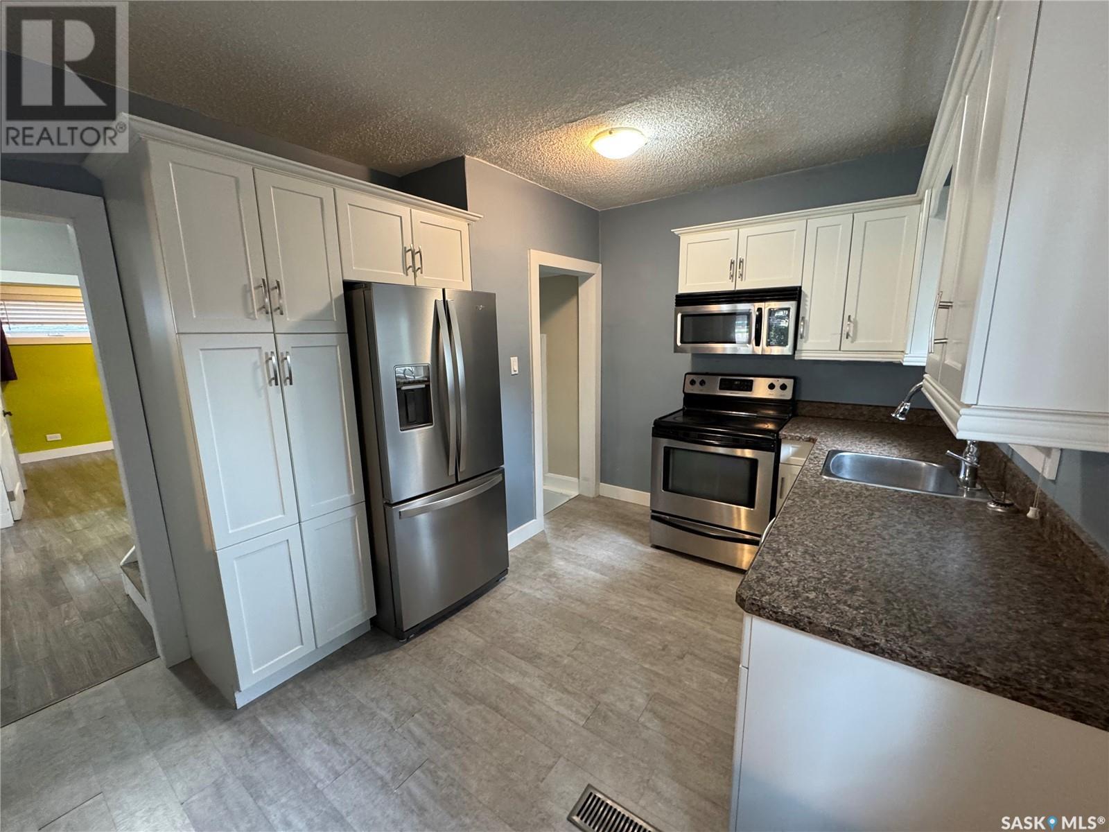 439 Qu'appelle Street, Weyburn, Saskatchewan  S4H 0R3 - Photo 5 - SK014155
